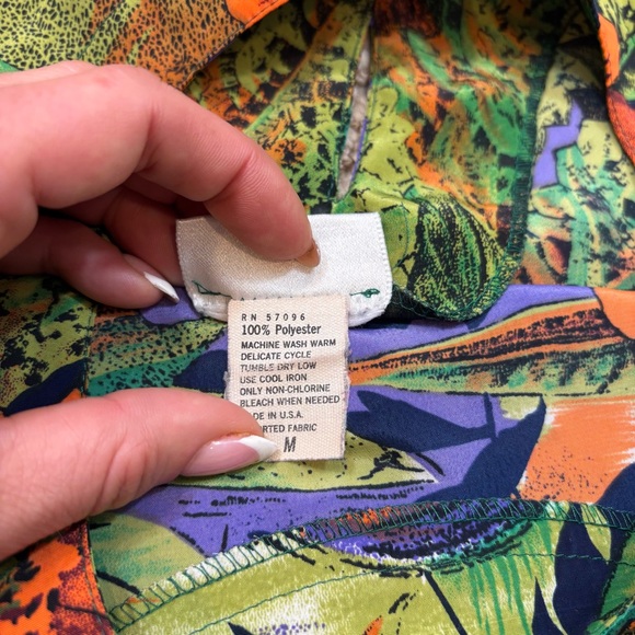 Vintage Nicola Brand Jungle Print Short Sleeve Blouse Size Medium - Picture 9 of 10